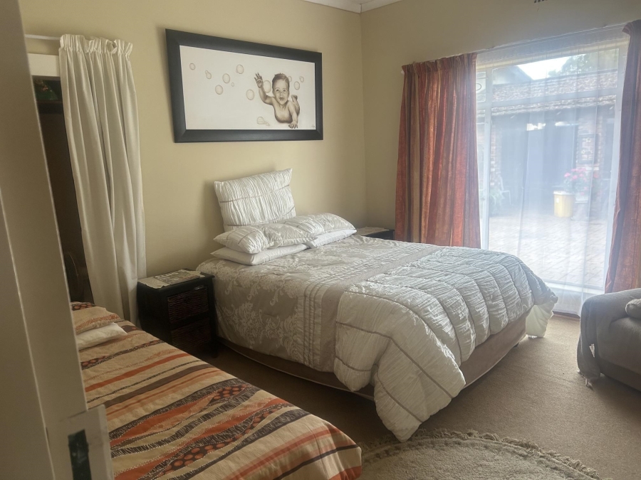 5 Bedroom Property for Sale in Viljoenskroon Free State